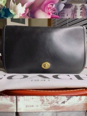VINTAGE COACH BLACK CONVERTIBLE CLUTCH 9635